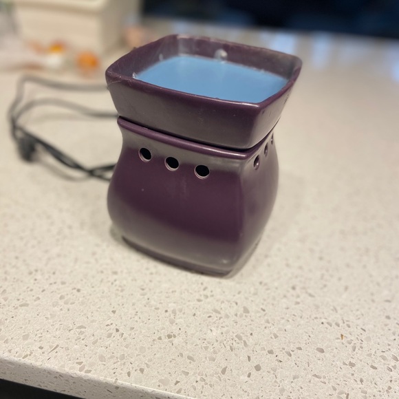 Purple Classic Curve Scentsy Warmer - Picture 2 of 3